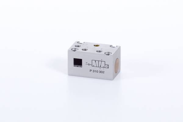 Distribuitor 3/2 monostabil - actionare pneumatica, arc pneumatic, porturi in partea superioara, M5, 180 l /min