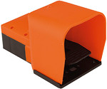 Pedala 3/2 - bistabila (cu retinere) - cu carcasa