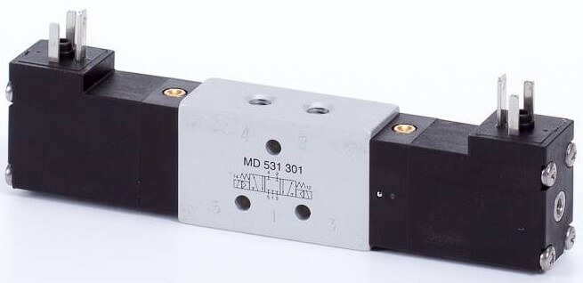 Distribuitor 5/3 electric, centru presurizat tip MD