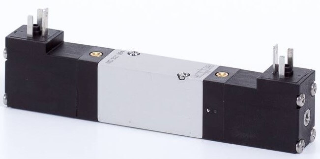 Distribuitor 5/3 electric, montaj pe placa, centru exhaustat,  porturi placa, tip MD